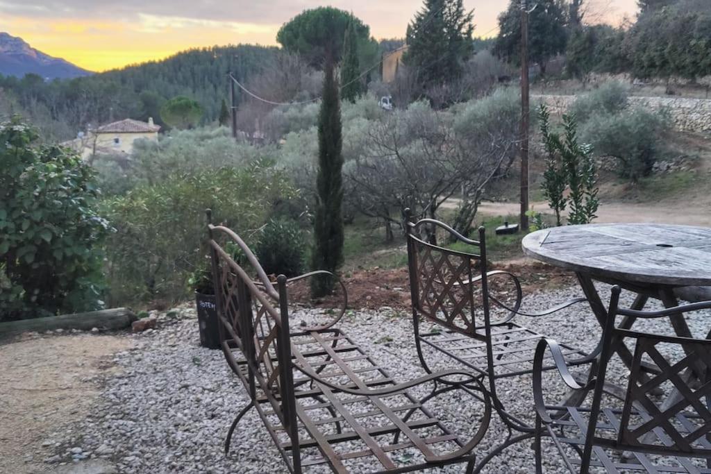 Villa Cigalons En Pleine Pinede Avec Piscine Chauffee De Mai A Septembre Auriol Exterior foto